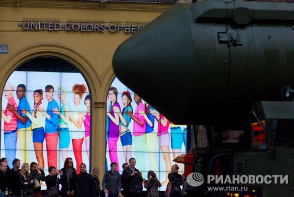 Ensayo nocturno del desfile del Día de la Victoria - Sputnik Mundo