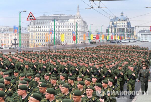 Ensayo nocturno del desfile del Día de la Victoria - Sputnik Mundo