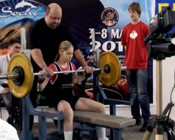 Moscovita de 12 años marca récord de levantamiento de pesas - Sputnik Mundo