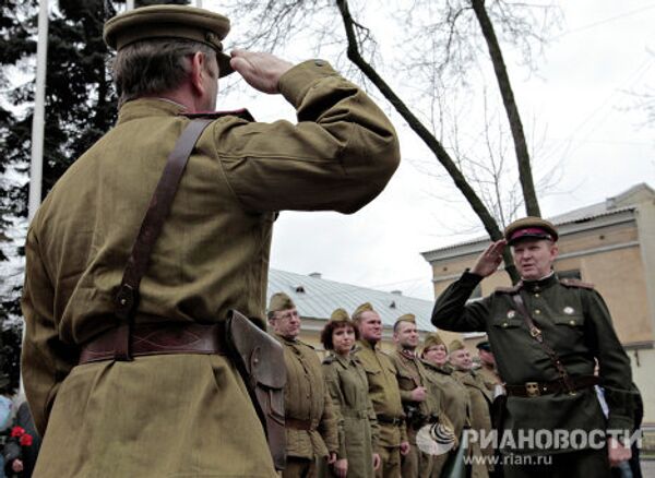 Autos de la Segunda Guerra Mundial recorren San Petersburgo - Sputnik Mundo