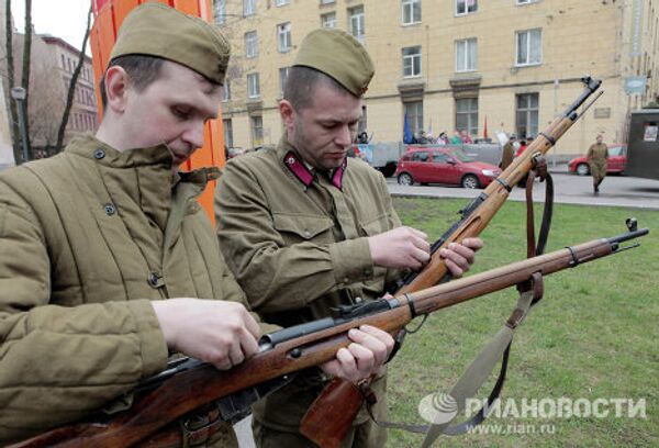 Autos de la Segunda Guerra Mundial recorren San Petersburgo - Sputnik Mundo