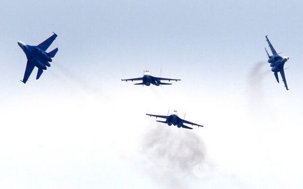 La escuadrilla de vuelo acrobático Strizhi cumple su 20 aniversario - Sputnik Mundo
