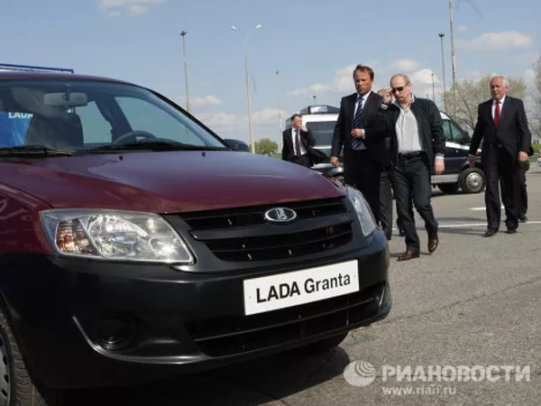 Vladímir Putin estrena un nuevo modelo de Lada Vladímir Putin estrena un nuevo modelo de Lada - Sputnik Mundo