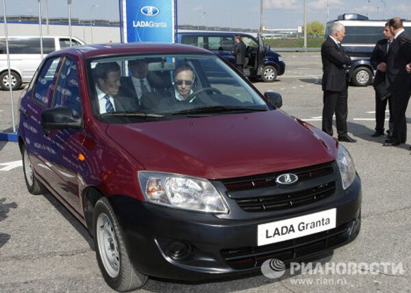 Vladímir Putin estrena un nuevo modelo de Lada - Sputnik Mundo