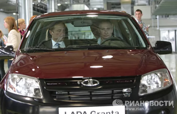 Vladímir Putin estrena un nuevo modelo de Lada Vladímir Putin estrena un nuevo modelo de Lada - Sputnik Mundo