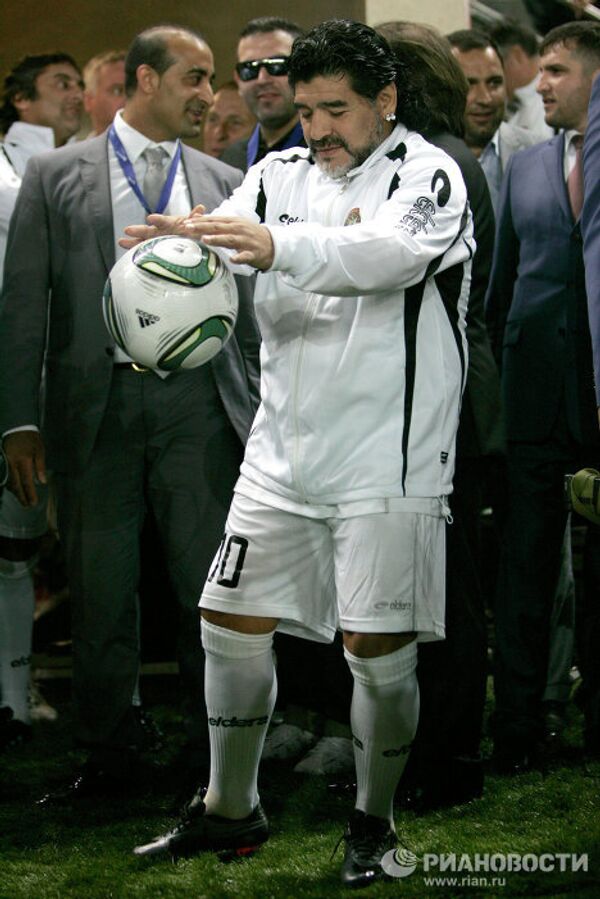 Estrellas del fútbol mundial perdieron amistoso con Chechenia - Sputnik Mundo