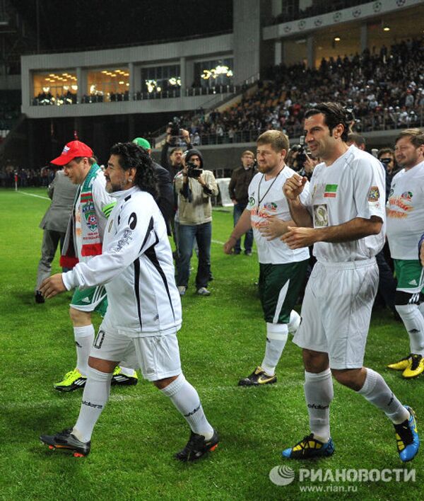 Estrellas del fútbol mundial perdieron amistoso con Chechenia - Sputnik Mundo