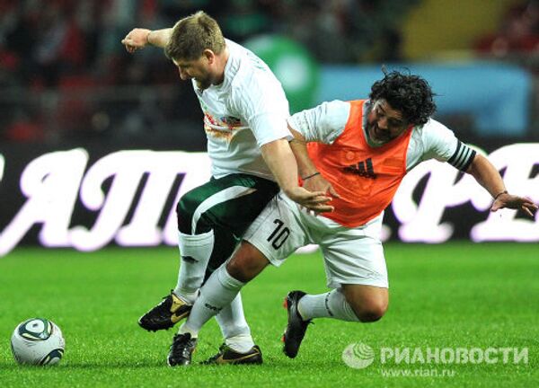 Estrellas del fútbol mundial perdieron amistoso con Chechenia - Sputnik Mundo