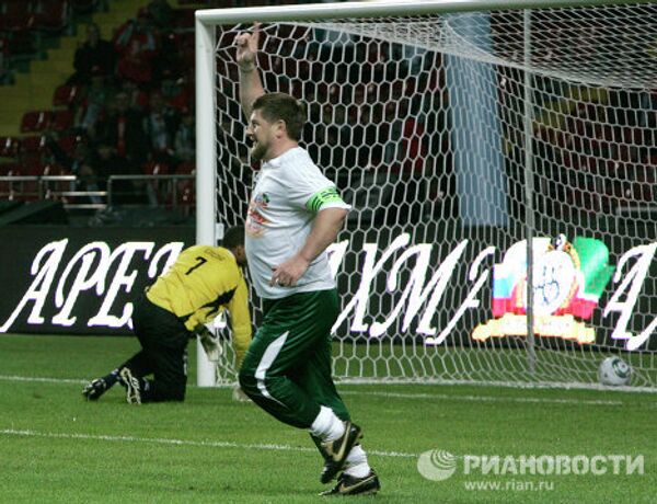 Estrellas del fútbol mundial perdieron amistoso con Chechenia - Sputnik Mundo