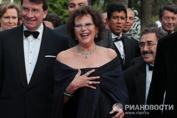 La alfombra roja del Festival de Cannes vuelve a llenarse de estrellasLa alfombra roja del Festival de Cannes vuelve a llenarse de estrellas - Sputnik Mundo