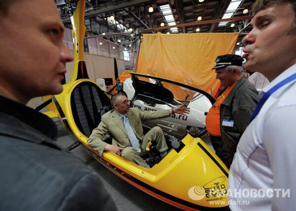 Helicópteros modernos en la exposición internacional HeliRussia-2011 - Sputnik Mundo