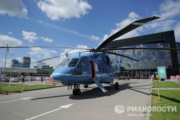 Helicópteros modernos en la exposición internacional HeliRussia-2011 - Sputnik Mundo