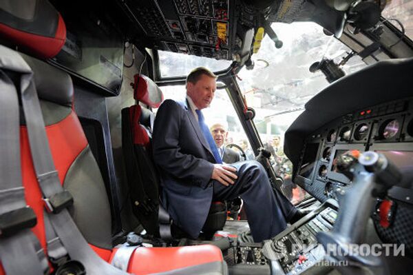 Helicópteros modernos en la exposición internacional HeliRussia-2011 - Sputnik Mundo