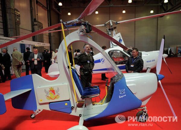 Helicópteros modernos en la exposición internacional HeliRussia-2011 - Sputnik Mundo