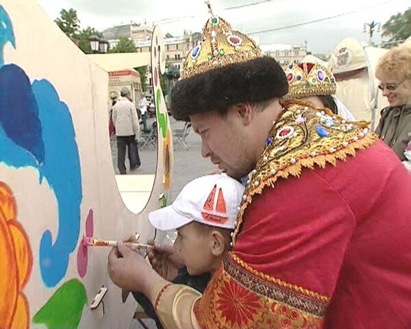 Habitantes de Moscú gozan del “Día de la artesanía rusa” - Sputnik Mundo