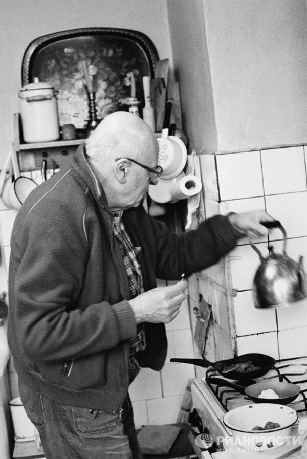 Andréi Sájarov: el “padre” de la bomba nuclear que recibió el Nobel de la Paz Andréi Sájarov: el “padre” de la bomba nuclear que recibió el Nobel de la Paz - Sputnik Mundo