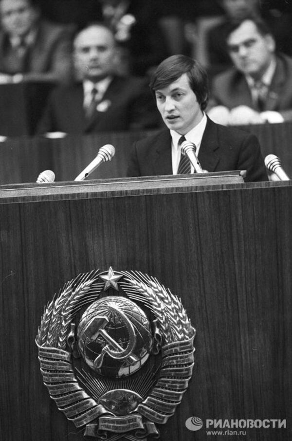 Aficiones del legendario ajedrecista ruso Anatoli Kárpov Aficiones del legendario ajedrecista ruso Anatoli Kárpov - Sputnik Mundo