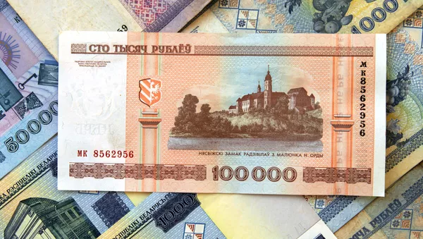 Bielorrusia devalúa su moneda nacional más del 50% Bielorrusia devalúa su moneda nacional más del 50% - Sputnik Mundo