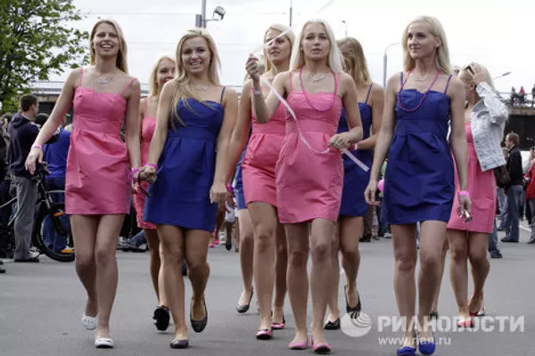 Desfile de rubias glamourosas en Riga - Sputnik Mundo