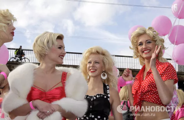 Desfile de rubias glamourosas en Riga - Sputnik Mundo