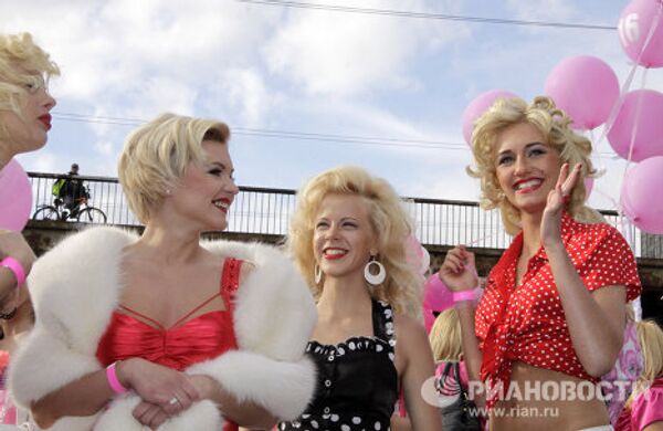 Desfile de rubias glamourosas en Riga Desfile de rubias glamourosas en Riga - Sputnik Mundo