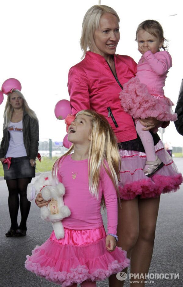 Desfile de rubias glamourosas en Riga Desfile de rubias glamourosas en Riga - Sputnik Mundo