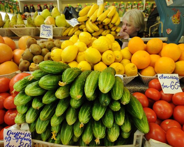 Bruselas y Moscú dan un paso hacia levantamiento de embargo ruso sobre verduras europeas - Sputnik Mundo