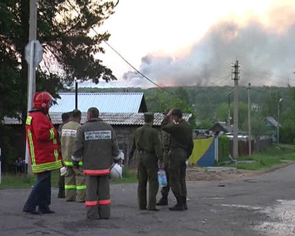 Incendio y explosiones en arsenal de municiones de artillería en Udmurtia - Sputnik Mundo