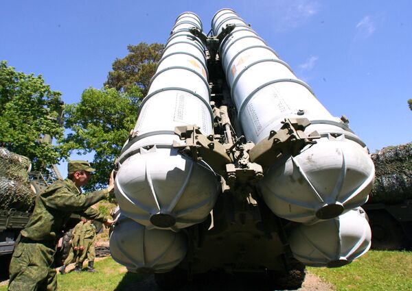 Sistema de misiles antiaéreos S-300 (archivo) - Sputnik Mundo