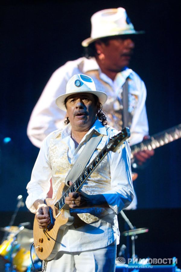 Concierto de Carlos Santana en Moscú Concierto de Carlos Santana en Moscú - Sputnik Mundo