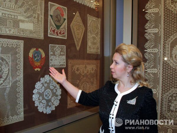 La primera dama de Rusia asiste al Festival Internacional de Encaje  - Sputnik Mundo