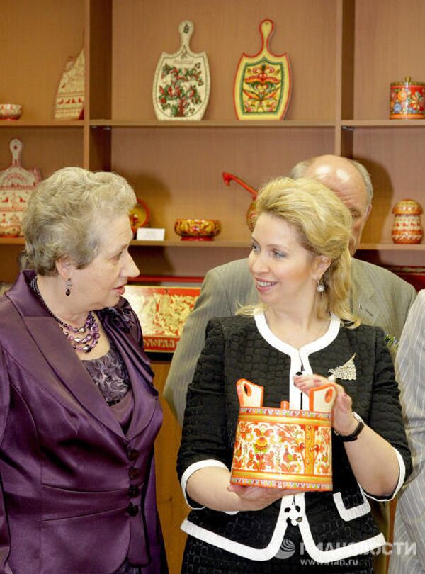 La primera dama de Rusia asiste al Festival Internacional de Encaje  - Sputnik Mundo