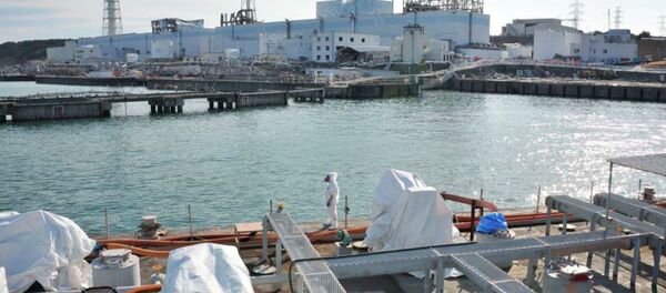 Descontaminación de agua cerca la estación nuclear Fukushima-1 - Sputnik Mundo