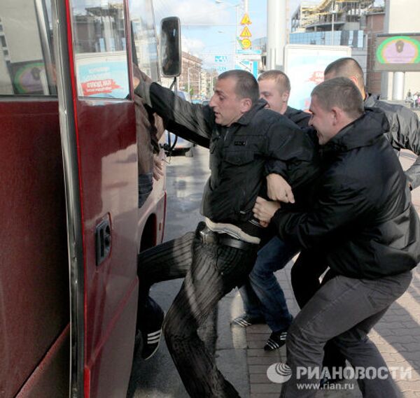 Autoridades de Bielorrusia detiene manifestantes “silenciosos” en Minsk - Sputnik Mundo