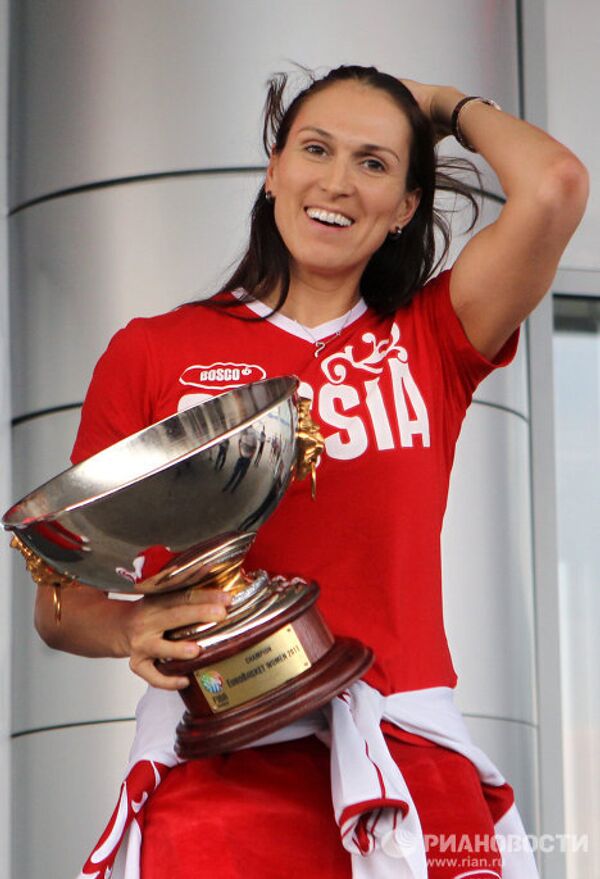 Ganadoras del Campeonato europeo de baloncesto femenino 2011 regresan a casa - Sputnik Mundo