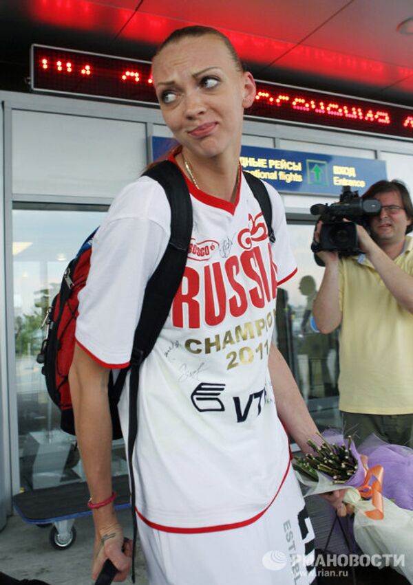 Ganadoras del Campeonato europeo de baloncesto femenino 2011 regresan a casa - Sputnik Mundo