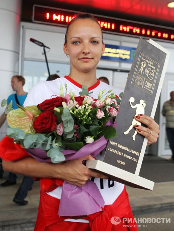 Ganadoras del Campeonato europeo de baloncesto femenino 2011 regresan a casa - Sputnik Mundo
