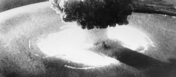 Una explosión nuclear - Sputnik Mundo