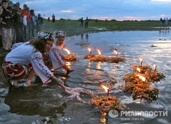 Festejos por el Día de Iván Kupala - Sputnik Mundo