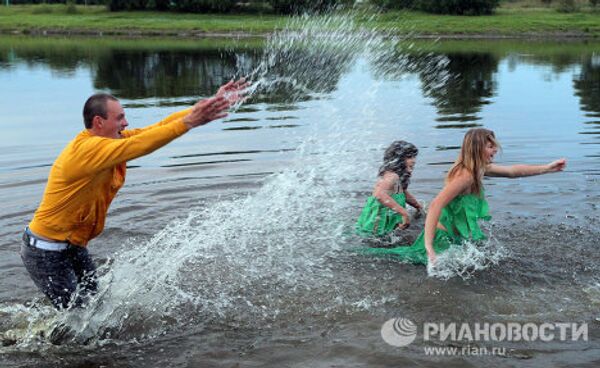 Festejos por el Día de Iván Kupala - Sputnik Mundo