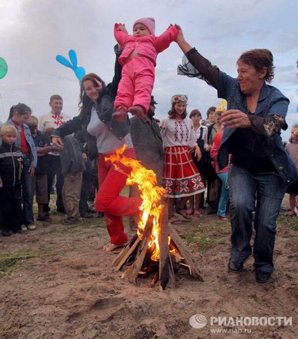 Festejos por el Día de Iván Kupala - Sputnik Mundo