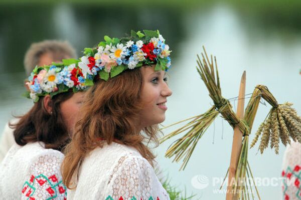 Festejos por el Día de Iván Kupala - Sputnik Mundo