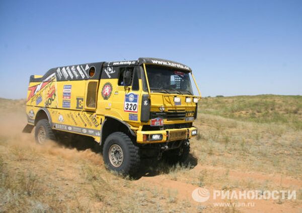 Participantes de la carrera “La Ruta de la Seda” (Silk Way Rally) - Sputnik Mundo