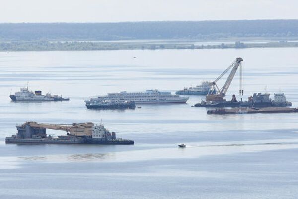 Preparativos para el reflotamiento del barco “Bulgaria” en el Volga - Sputnik Mundo