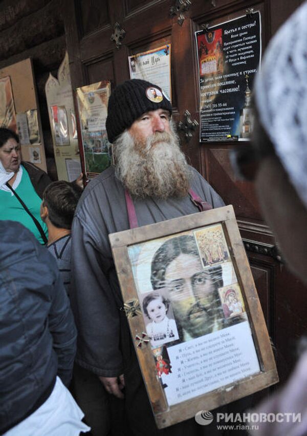 Peregrinos organizan Procesión de la Cruz para rendir tributo al último zar ruso y sus familiares - Sputnik Mundo