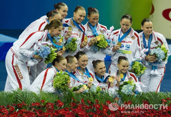 Las nadadoras sincronizadas rusas ganan el quinto oro en el Campeonato Mundial de 2011 - Sputnik Mundo