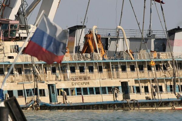 Barco “Bulgaria” reflotado en el Volga - Sputnik Mundo