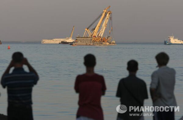 Barco “Bulgaria” reflotado en el Volga - Sputnik Mundo