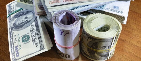 Rublos y dólares - Sputnik Mundo