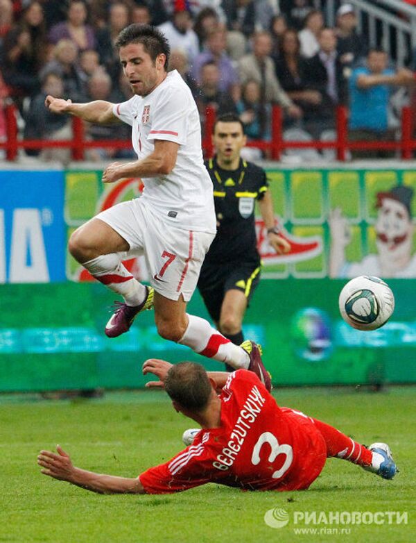 Rusia gana a Serbia en amistoso de fútbol - Sputnik Mundo